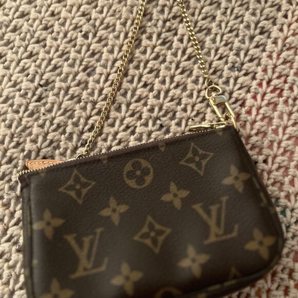 Louis Vuitton Mini Pochette Monogram - Picture 2 of 10